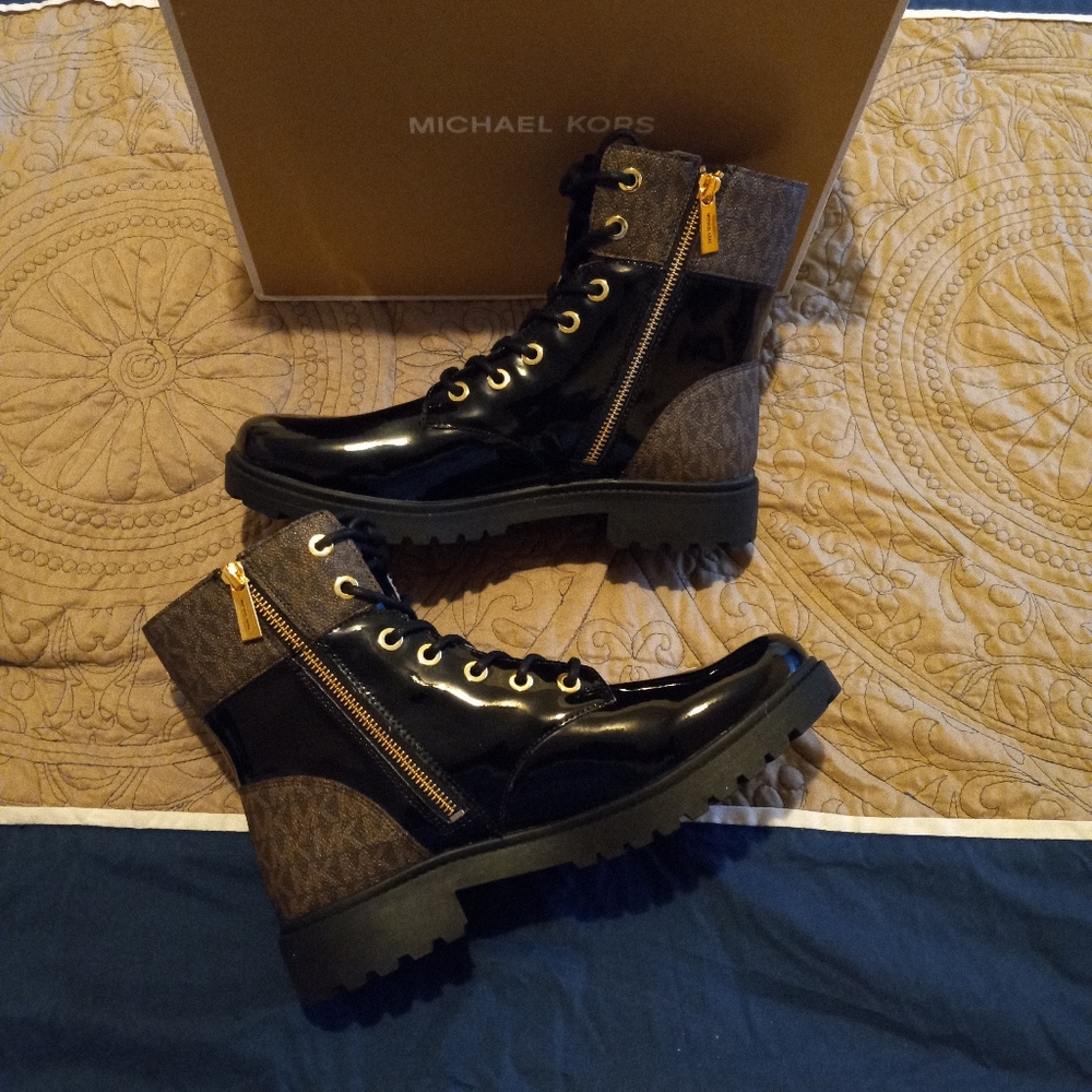 Michael Kors Alistair Bootie - Picture 3 of 11